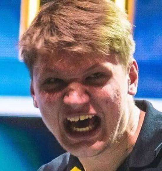 背身护球为 背身护球为